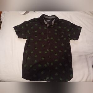 Eighty Eight Men's Button Down Black and Green Leaf Print Shirt Size L Short Sle